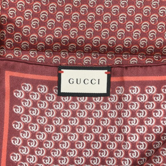 - NEW  Gucci GG Monogram Hearts Pocket Square in Red - Picture 7 of 8